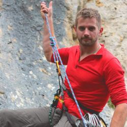 Pierre Dubois en escalade en falaise